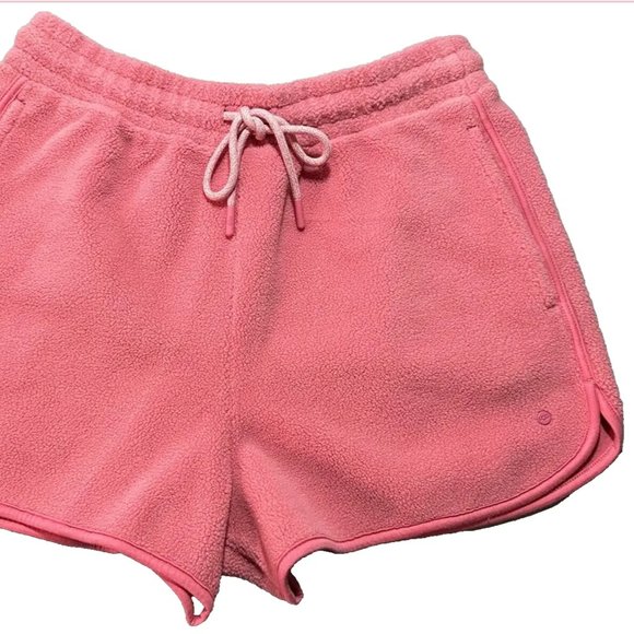 NWOT UGG PETRIA SHERPA SHORTS WOMENS PINK COZY FUZZY POCKETS SIDE SLIT / M - Picture 3 of 15